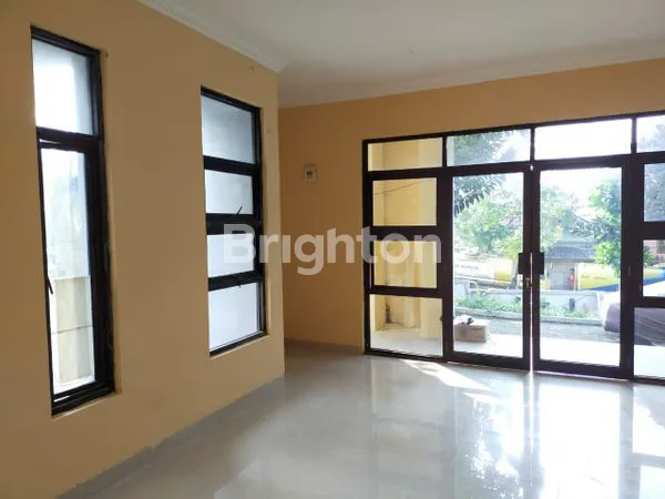 image MAU PUNYA RUMAH YANG BISA DIPAKAI USAHA?  YANG SATU INI COCOK, LOKASI STRATEGIS, 2 MUKA, PASIRWANGI UJUNG BERUNG (2)