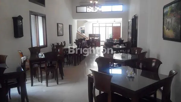 image RUMAH TENGAH KOTA SURABAYA STRATEGIS COCOK BUAT PERKANTORAN, BANK, RESTO (4)