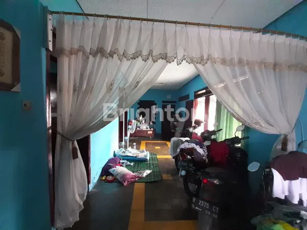 image RUMAH TINGGAL LOKASI DEKAT JALAN BESAR PAMULARSIH SEMARANG BARAT (4)