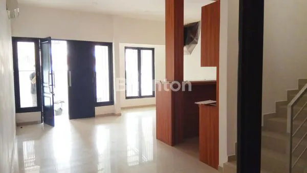 image RUMAH SIAP HUNI KLAMPIS SEMOLO TIMUR (3)