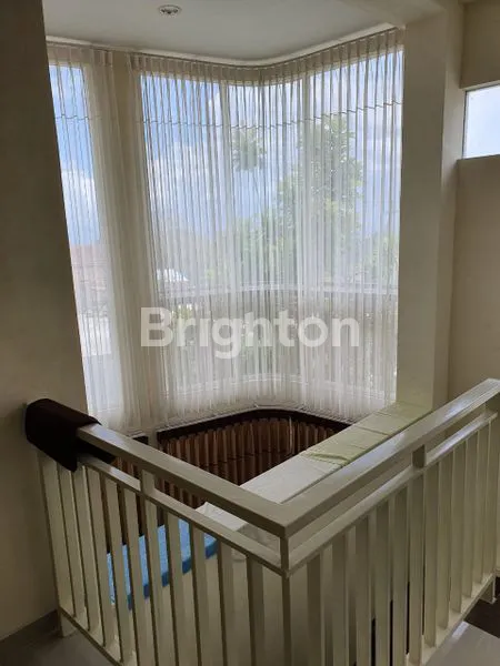 image RUMAH MEWAH 2, LANTAI DIKAWASAN APPLE 8 KOTA BATU (2)