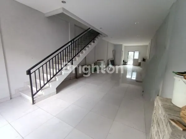 image RUKO 3 LANTAI ADA 3 UNIT DIPINGGIR JALAN RAYA DAN BEBAS BANJIR DI  TOMANG JAKARTA BARAT (6)