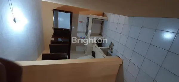 image RUMAH 2 LANTAI DI LOKASI ELIT DAN POSISI HOEK, HARGA TERBAIK, BUTUH CEPAT (2)
