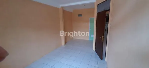 image RUMAH 2 LANTAI DI LOKASI ELIT DAN POSISI HOEK, HARGA TERBAIK, BUTUH CEPAT (4)