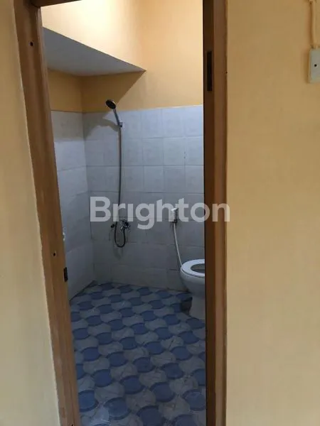 image RUMAH 2 LANTAI DI LOKASI ELIT DAN POSISI HOEK, HARGA TERBAIK, BUTUH CEPAT (3)