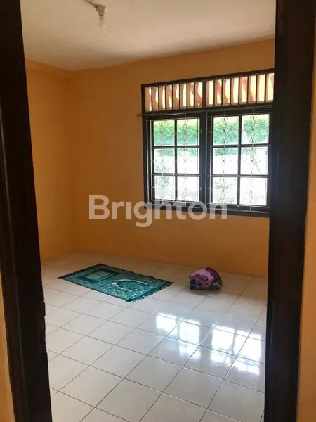 image RUMAH 2 LANTAI DI LOKASI ELIT DAN POSISI HOEK, HARGA TERBAIK, BUTUH CEPAT (5)