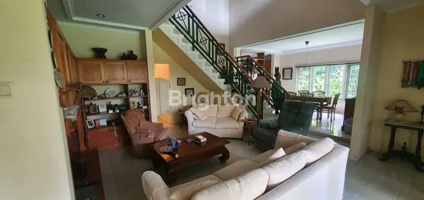 image RUMAH 2 LANTAI FURNISHED TAMAN LUAS DEKAT UNMUH (10)