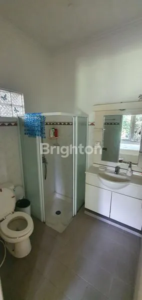 image RUMAH 2 LANTAI FURNISHED TAMAN LUAS DEKAT UNMUH (4)