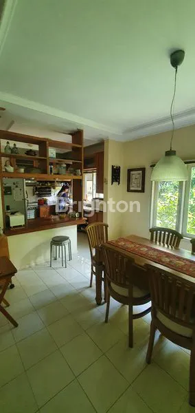 image RUMAH 2 LANTAI FURNISHED TAMAN LUAS DEKAT UNMUH (7)