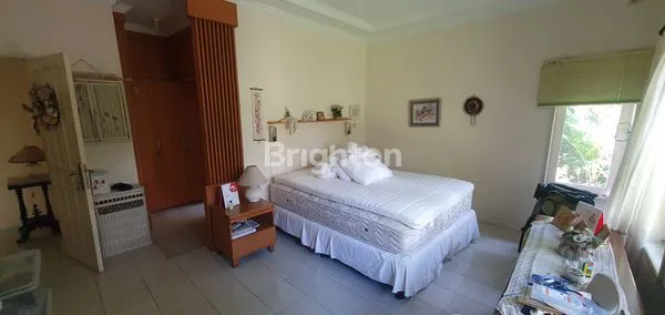 image RUMAH 2 LANTAI FURNISHED TAMAN LUAS DEKAT UNMUH (2)