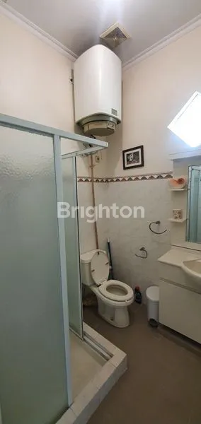 image RUMAH 2 LANTAI FURNISHED TAMAN LUAS DEKAT UNMUH (9)