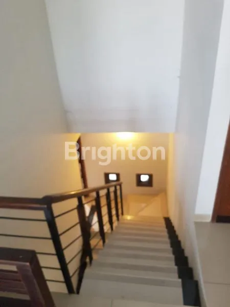 image RUMAH 2 LANTAI DI KEMANG PRATAMA BEKASI (2)