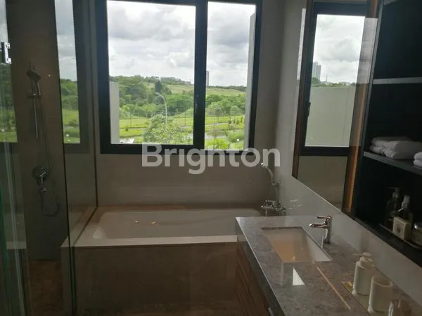 image RUMAH MEWAH 3 LANTAI SIAP HUNI LENGKAP DENGAN LIFT LAUREL NAVAPARK BSD TANGERANG (3)