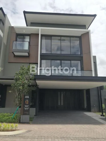 image RUMAH MEWAH 3 LANTAI SIAP HUNI LENGKAP DENGAN LIFT LAUREL NAVAPARK BSD TANGERANG (1)