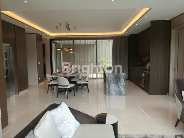 image RUMAH MEWAH 3 LANTAI SIAP HUNI LENGKAP DENGAN LIFT LAUREL NAVAPARK BSD TANGERANG (7)