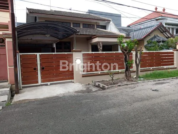 image SURABAYA SELATAN DEKAT UBAYA, 2 LANTAI LUAS & TERAWAT, BISA NEGO (11)