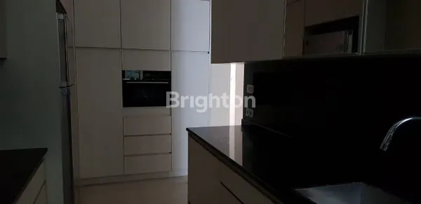 RUMAH TOWNHOUSE JALAN LEBAR DI KEMANG JAKARTA SELATAN