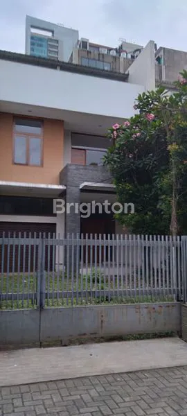 image RUMAH TOWNHOUSE JALAN LEBAR DI KEMANG JAKARTA SELATAN (7)