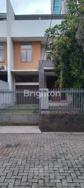 image RUMAH TOWNHOUSE JALAN LEBAR DI KEMANG JAKARTA SELATAN (8)