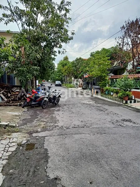 image DEKAT RAYA MERR HUNIAN NYAMAN FULL GRANIT (2)