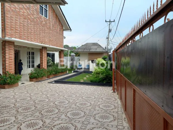 image RUMAH MEWAH LOKASI PREMIUM (2)