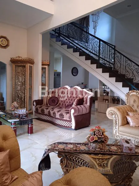 image RUMAH MEWAH LOKASI PREMIUM (3)