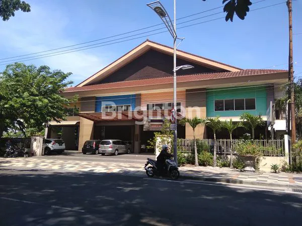 image GEDUNG EX SHOWROOM MOBIL TENGAH KOTA NOL JALAN (1)