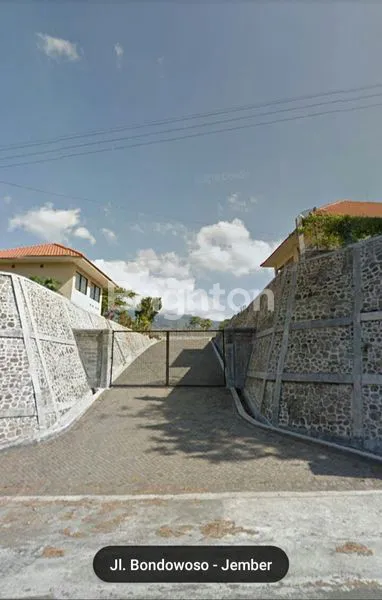 GUDANG DAN TAMBAK DI RAYA JEMBER DESA SUMBER PANDAAN