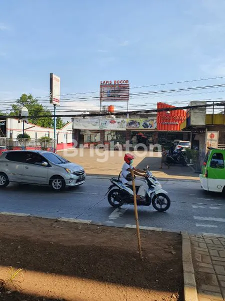 image TOKO ROTI DAN KUE LETAK PINGGIR JALAN (5)