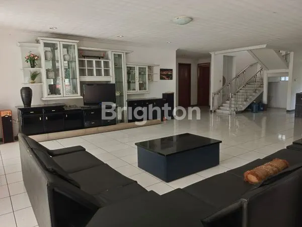 image RUMAH MEGAH JALAN UTAMA / KOMERSIAL (8)