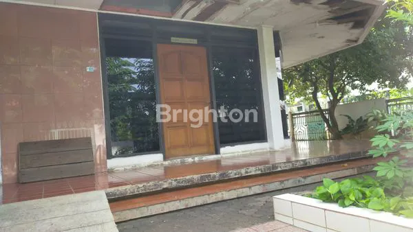 image RUMAH BESAR TENGAH KOTA , SIAP HUNI ,100 M. SIMPANG 5, 5 MENIT KE RS  TELOGOREJO ,5 MNT KE MESJID BAITURAHMAN , 5 MNT KE HOTEL CIPUTRA DAN HOTEL HORISON,DEKAT DG  MALL CL . (6)