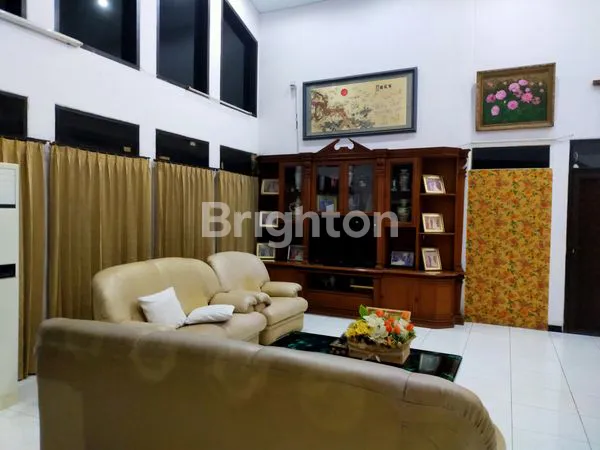 image RUMAH BESAR TENGAH KOTA , SIAP HUNI ,100 M. SIMPANG 5, 5 MENIT KE RS  TELOGOREJO ,5 MNT KE MESJID BAITURAHMAN , 5 MNT KE HOTEL CIPUTRA DAN HOTEL HORISON,DEKAT DG  MALL CL . (2)