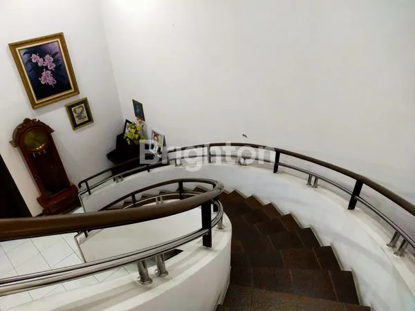 image RUMAH BESAR TENGAH KOTA , SIAP HUNI ,100 M. SIMPANG 5, 5 MENIT KE RS  TELOGOREJO ,5 MNT KE MESJID BAITURAHMAN , 5 MNT KE HOTEL CIPUTRA DAN HOTEL HORISON,DEKAT DG  MALL CL . (4)