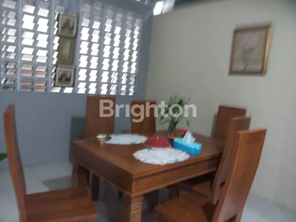 image RUMAH SULTAN LINGKUNGAN PERUMAHAN (2)