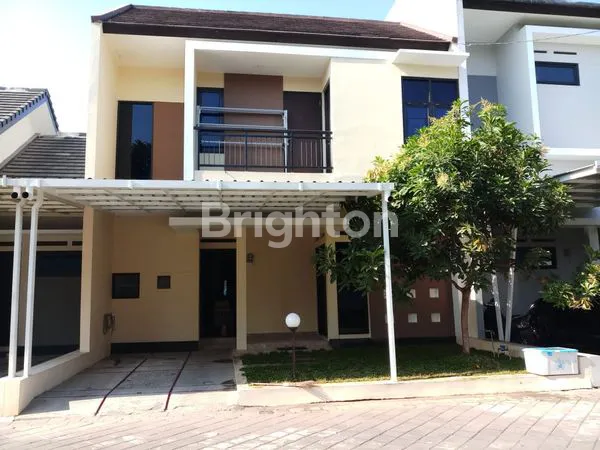 image RUMAH SULTAN LINGKUNGAN PERUMAHAN (1)