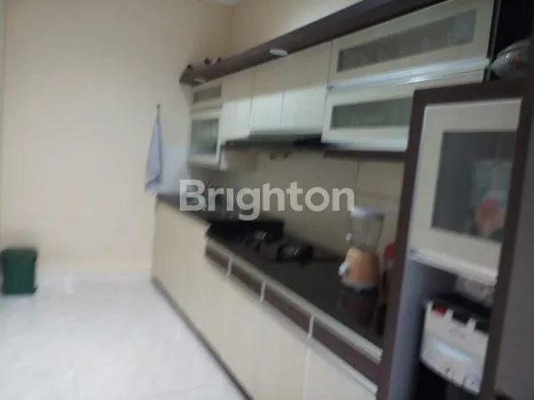 image RUMAH SULTAN LINGKUNGAN PERUMAHAN (3)