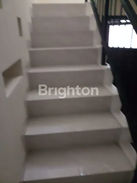 image RUMAH SULTAN LINGKUNGAN PERUMAHAN (6)