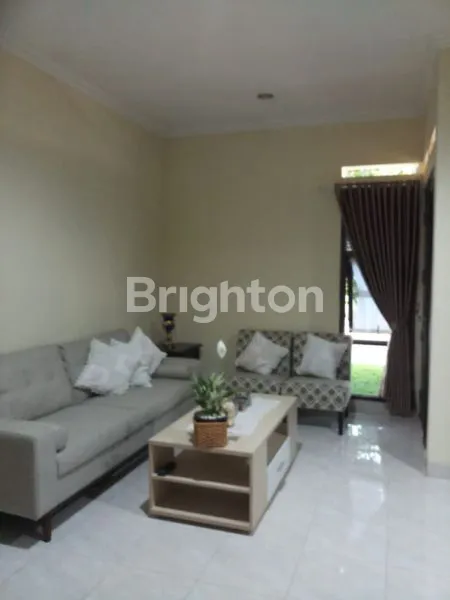 image RUMAH SULTAN LINGKUNGAN PERUMAHAN (4)