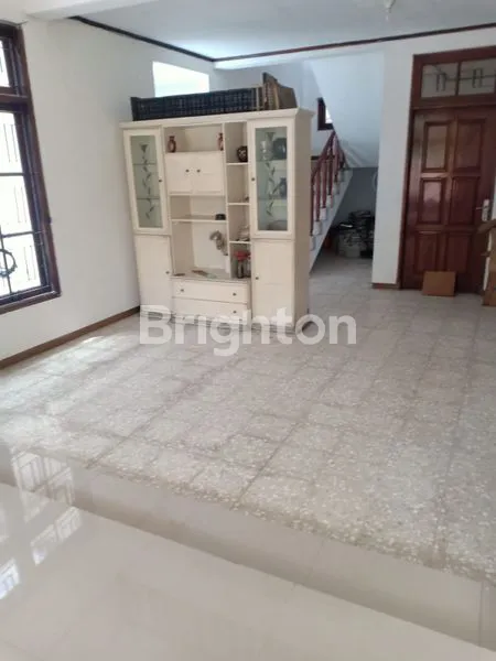 image SURABAYA SELATAN DEKAT UBAYA, 2 LANTAI LUAS & TERAWAT, BISA NEGO (3)