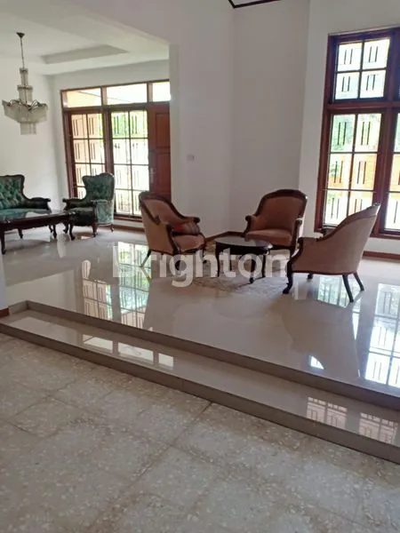 image SURABAYA SELATAN DEKAT UBAYA, 2 LANTAI LUAS & TERAWAT, BISA NEGO (6)