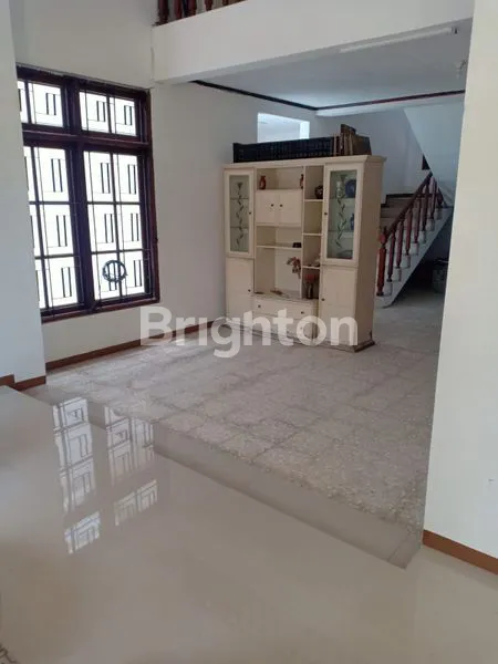 image SURABAYA SELATAN DEKAT UBAYA, 2 LANTAI LUAS & TERAWAT, BISA NEGO (5)