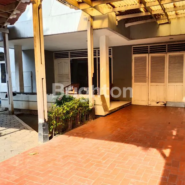 image RUMAH LAMA PETUKANGAN JAKARTA SELATAN PINGGIR JALAN YANG MASIH LAYAK HUNI (4)