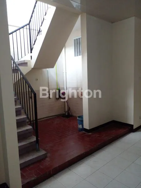 image RUMAH DI JEMURSARI KONDISI BARU RENOVASI HARGA 2.7 M NEGO (1)