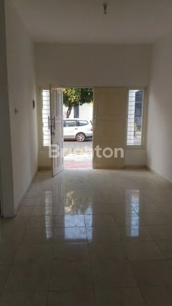 image RUMAH 2 LANTAI SIAP HUNI MINIMALIS DEKAT DENGAN MALL (6)