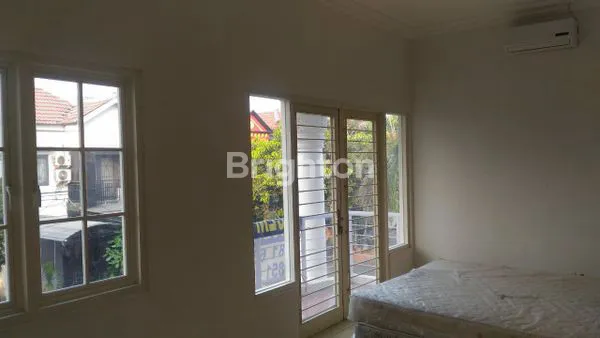 image RUMAH 2 LANTAI SIAP HUNI MINIMALIS DEKAT DENGAN MALL (8)