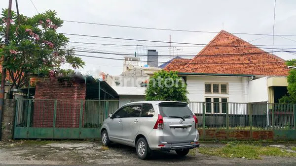 image RUMAH MODEL BELANDA JL. SUMBAWA PUSAT KOTA DEKAT RAYA GUBENG, BILITON, PUSAT BISNIS DAN KOMERSIAL. (1)