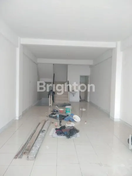 image RUKO 3 LANTAI DI RAYA MERR SIAP PAKAI DI DAERAH NOL JALAN SUKARNO/MERR (2)