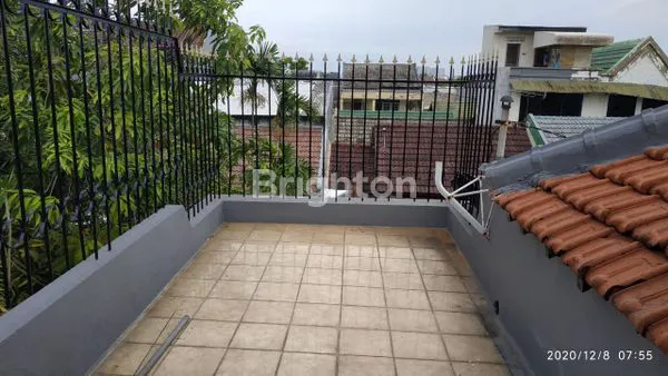 image BANGUNAN SIAP HUNI 2 1/2 LANTAI BAGUS BEBAS BANJIR (5)