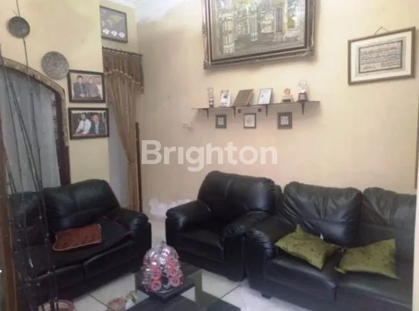 image RUMAH 3 LANTAI JALAN ONTOSENO BLIMBING MALANG (4)