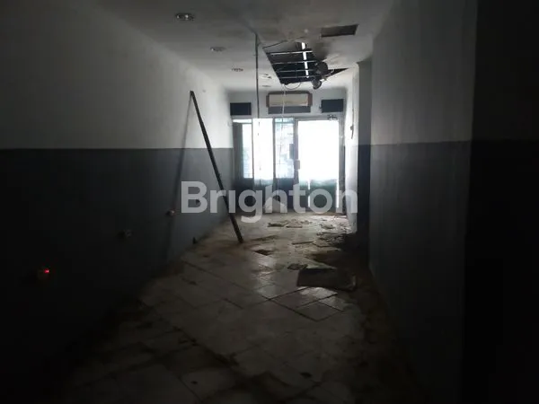 image RUMAH BESAR DI JALAN RAYA STRATEGIS (7)